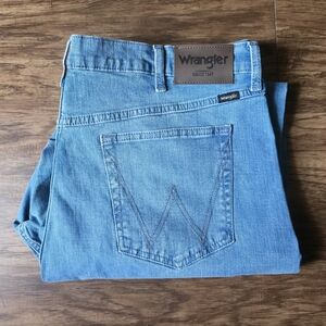 Wrangler Men's light wash jeans